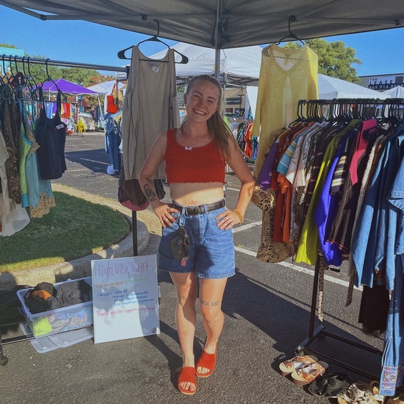 Meet your Posher, Kayla - Picture 2 of 2